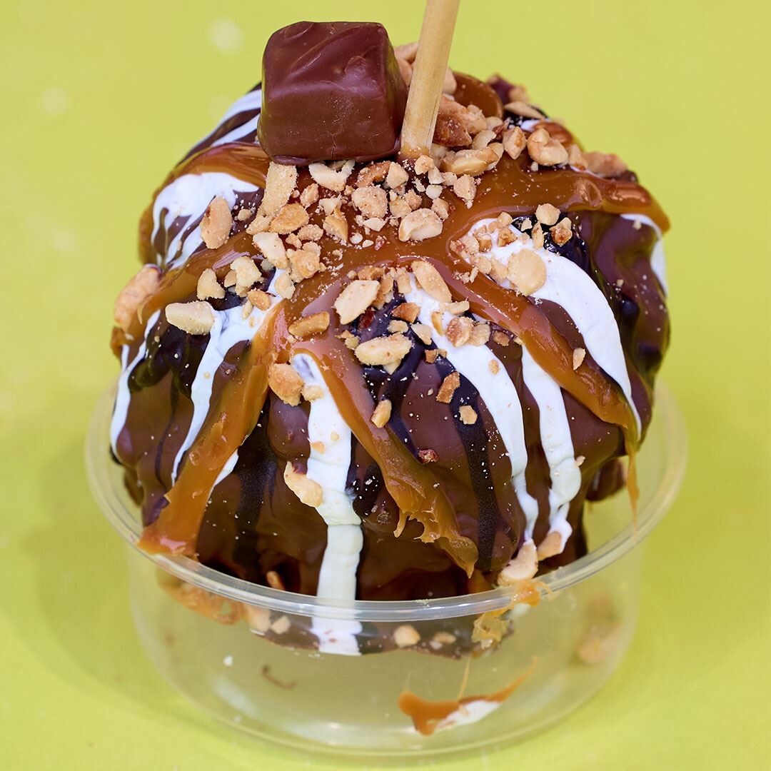 Gourmet Snickers Caramel Apple Fairtime Gourmet Apples San Diego County Fair