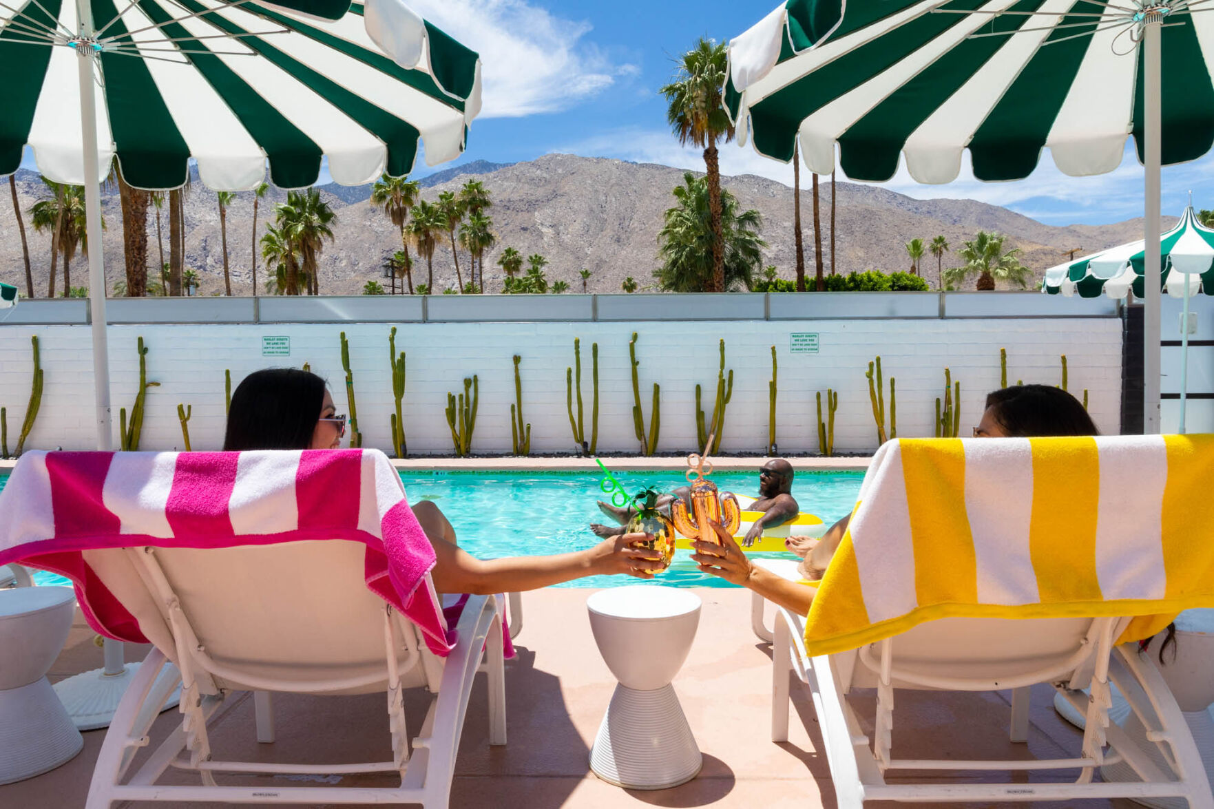 Palm Springs - pool