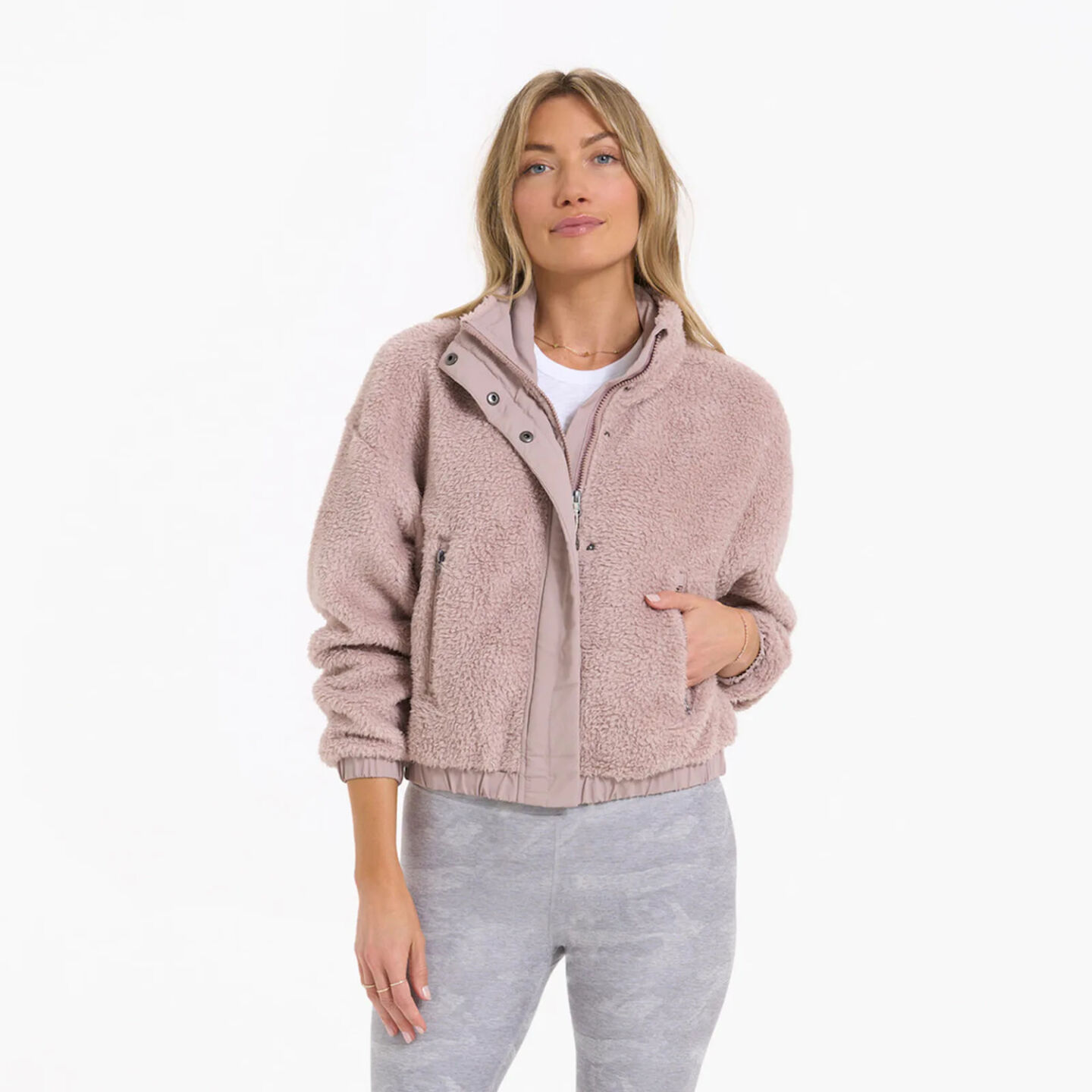 SDM-Holliday-Gift-Guide_Vuori-Cozy-Sherpa-Jacket.jpg