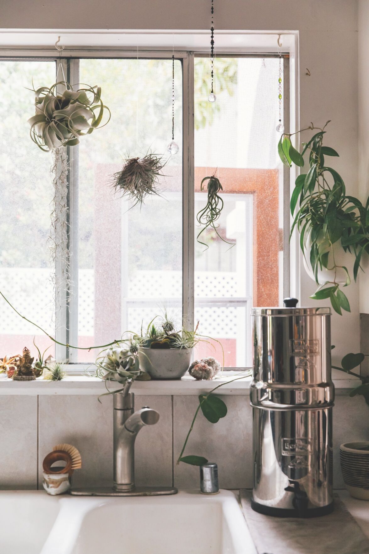 leafing home, sink
