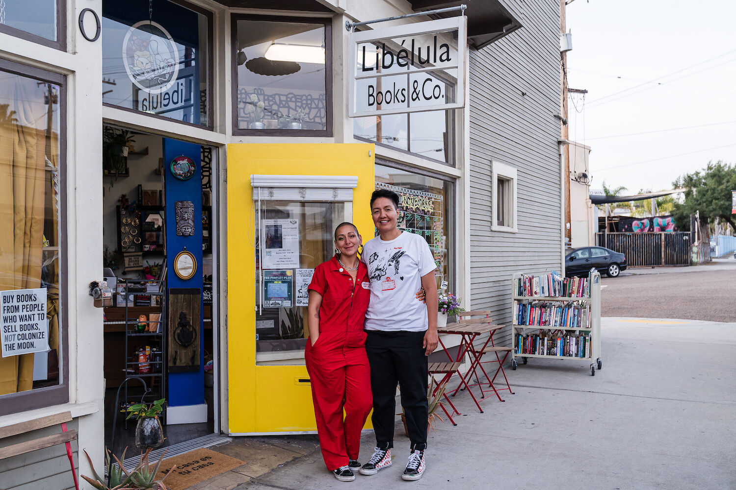 Libelula Books - exterior