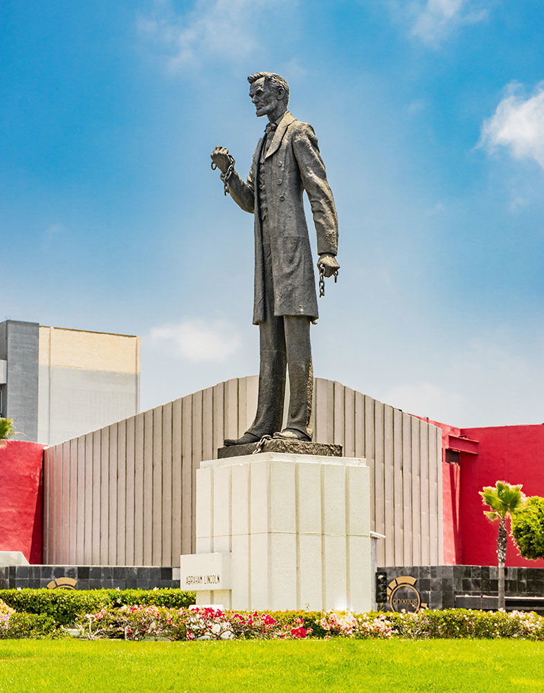 Inside the Icon: Monumento Abraham Lincoln