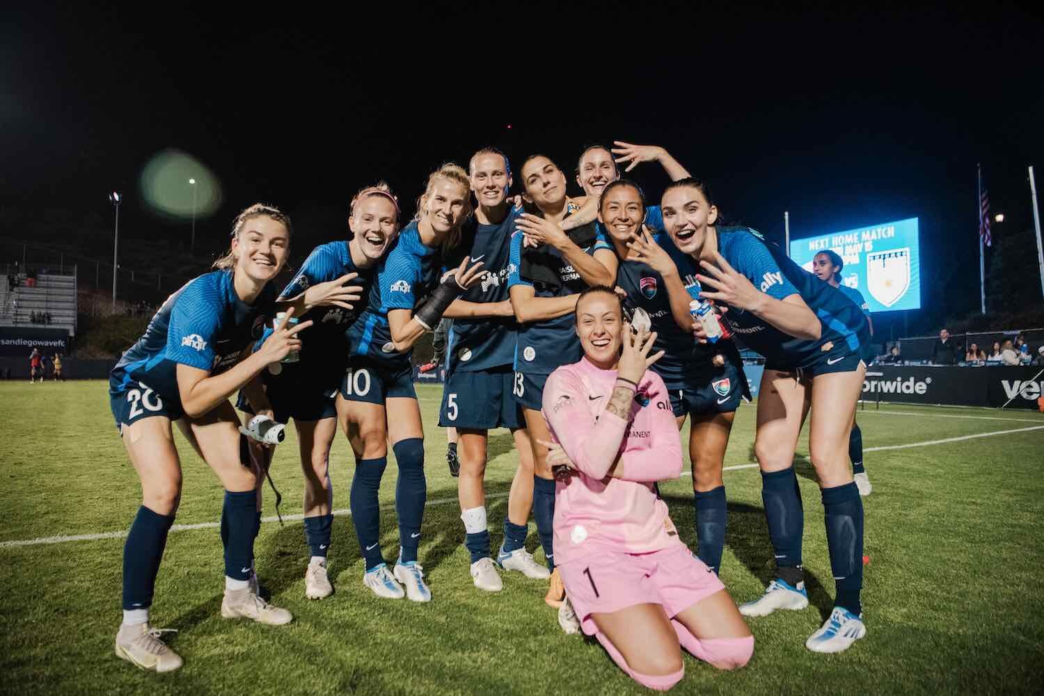 Alex Morgan and team