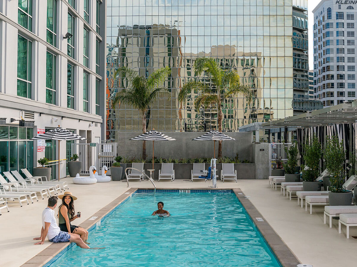 Staycations / Carté Hotel Exterior