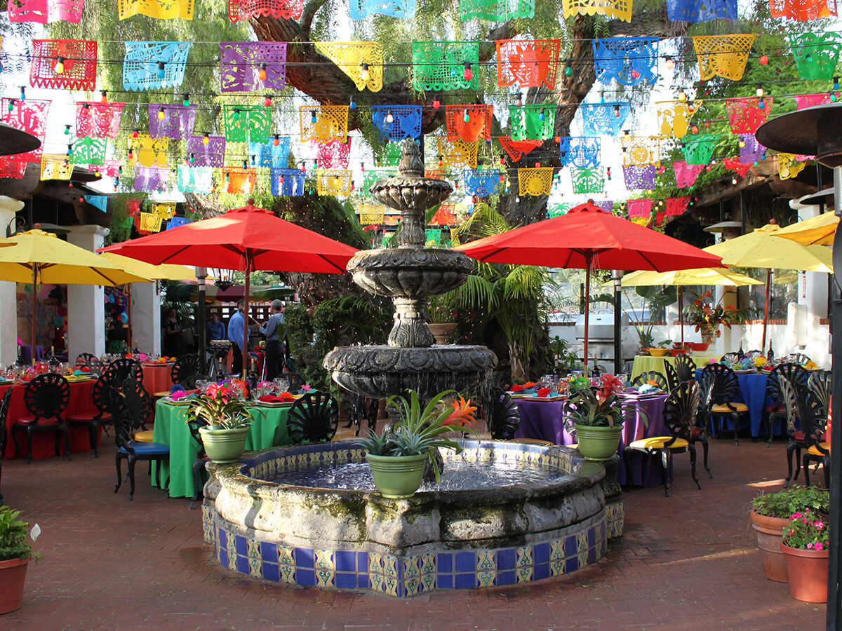 Outdoor Dining / Casa Guadalajara