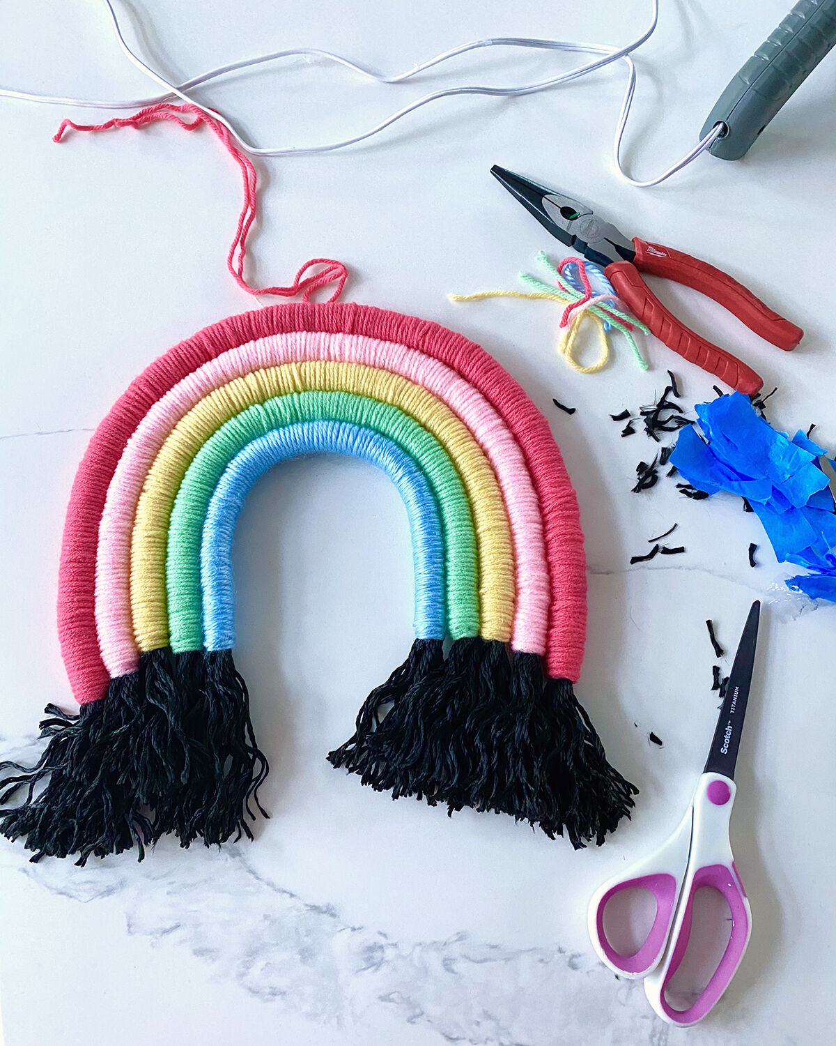 DIY Gifts / Rainbow Wall Hang