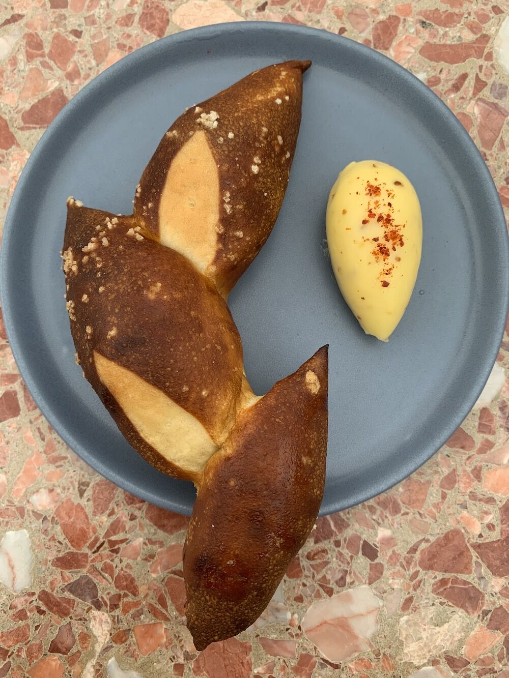 Jeune et Jolie - Pretzel bread 2